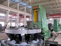 Large gear-hobbing machine